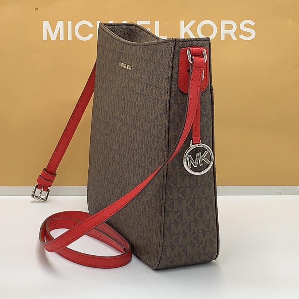 MICHAEL KORS
Jet Set Travel Large Logo Messenger Bag
BRIGHT RED/BROWN SIGNATURE - Picture 3 of 16